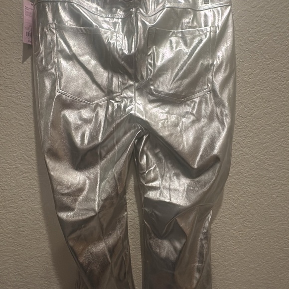 Wild Fable Women's 17 High Rise‎ Flare Casual Metallic Faux Leather Pants - Picture 7 of 7